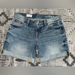 Gap sexy boyfriend fit jean shorts